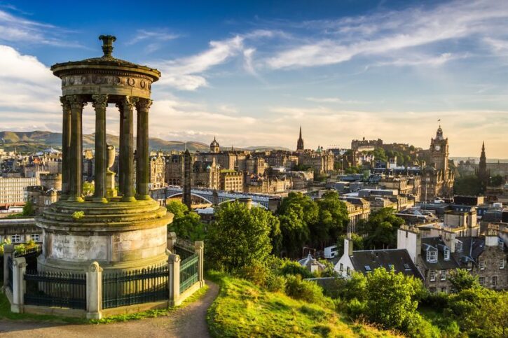 15178686 - beautiful view of the city of edinburgh