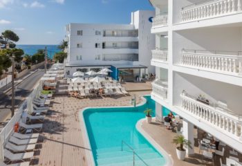 Hotel Triton Beach (18+)