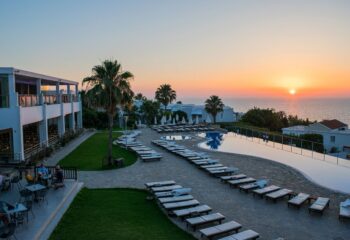 Theo Sunset Bay Hotell