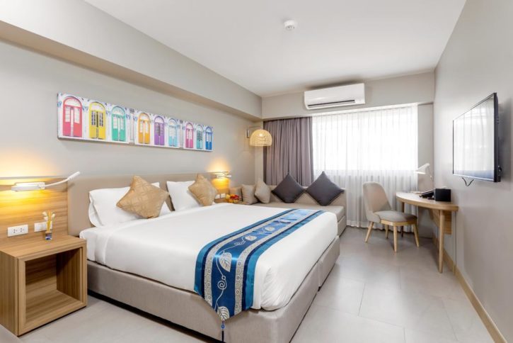 Oakwood Hotel Journeyhub Phuket (4)