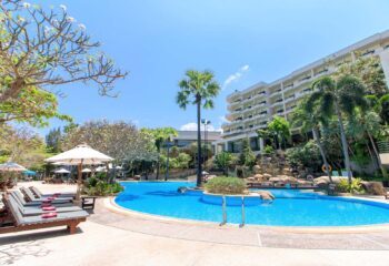 Furama Silom (Bangkok) ja Garden Sea View Resort (Pattaya)