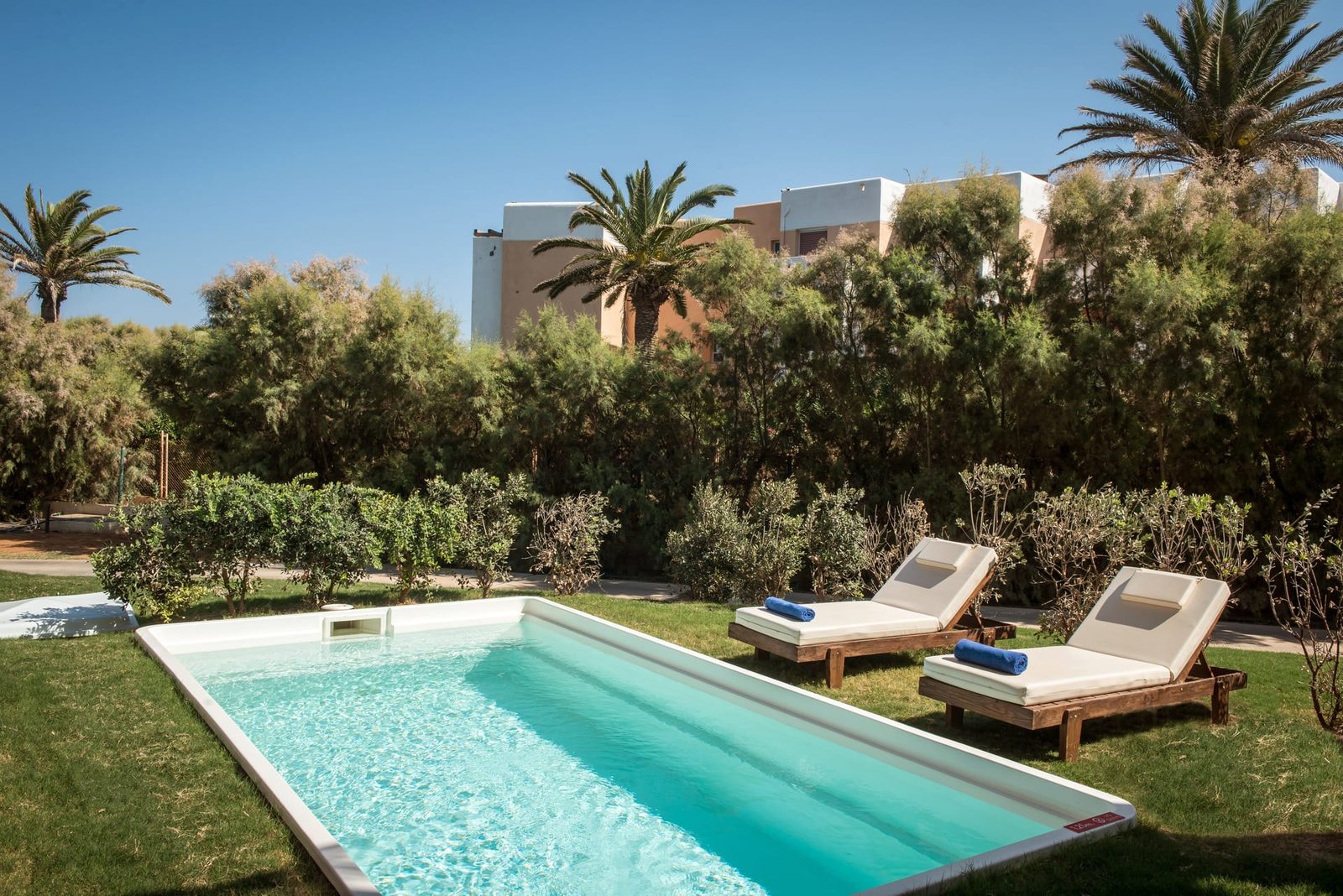 Bella Beach bassein ja päevitustoolid