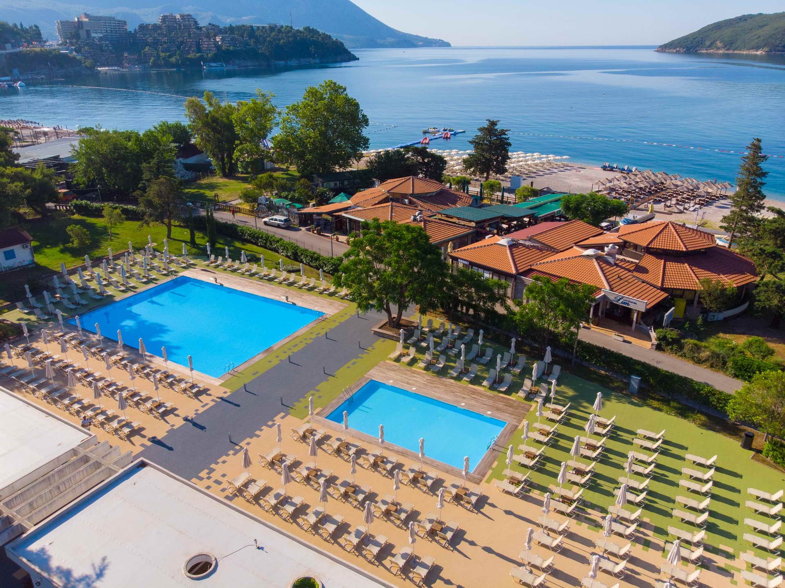 Hotel Aleksandar bassein ja aed õhust