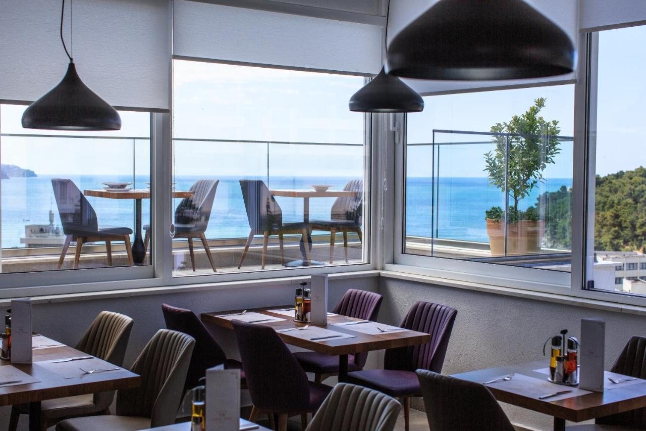 Hotel Lusso Mare by Aycon Montenegro terrass merevaatega