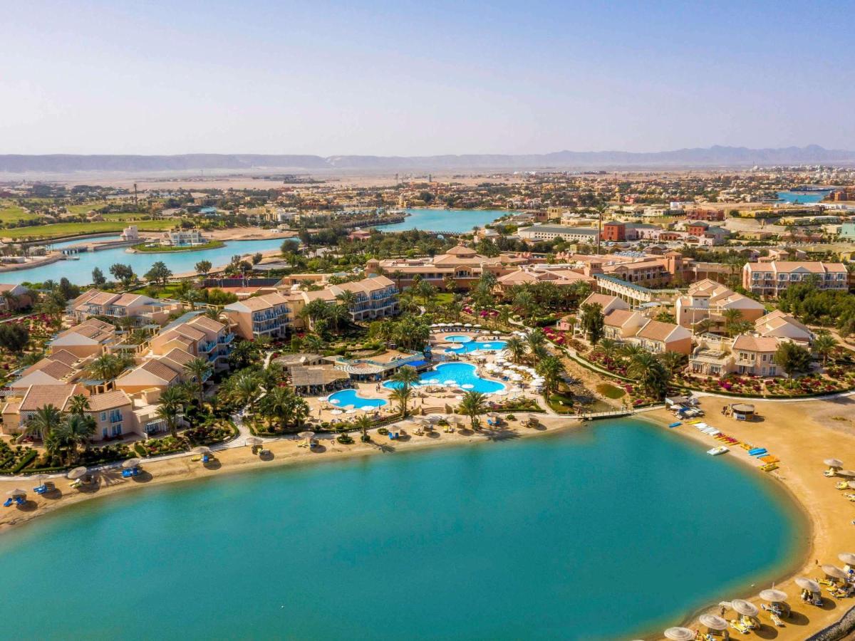 Mövenpick Resort &amp; Spa El Gouna kuurort Punase mere ääres õhust