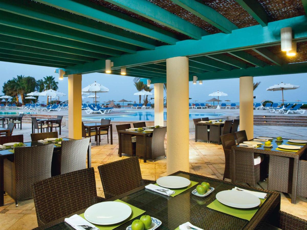 Mövenpick Resort &amp; Spa El Gouna basseiniäärne restoran