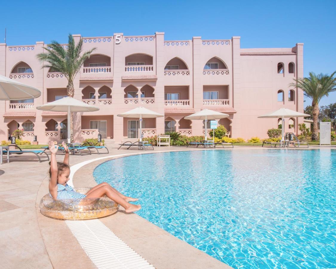 Pickalbatros Aqua Vista Resort bassein lamamistoolidega
