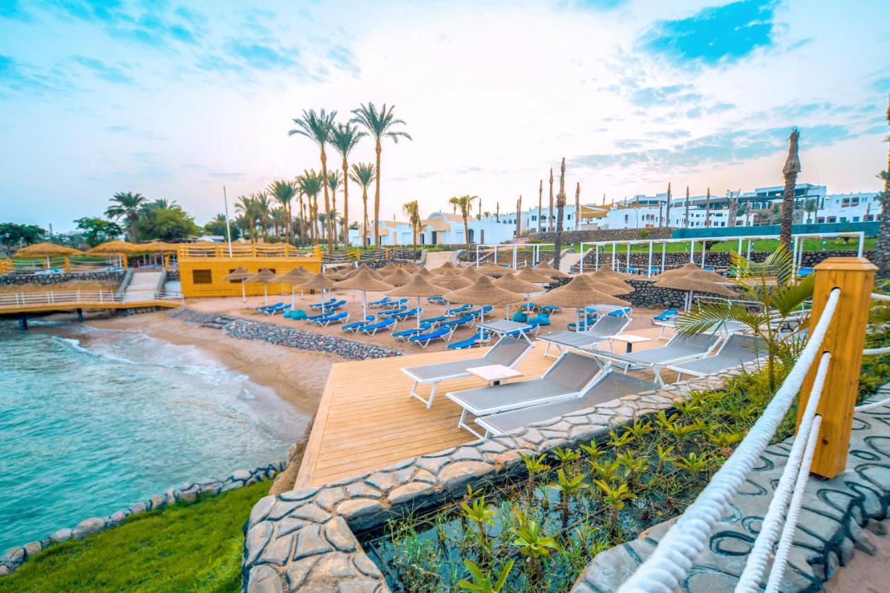 Sunrise Diamond Beach Resort rand ja lamamistoolid