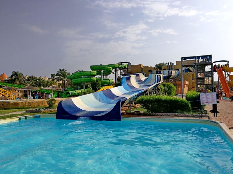 Titanic Palace &amp; Aqua Park veepargi liumäed ja bassein