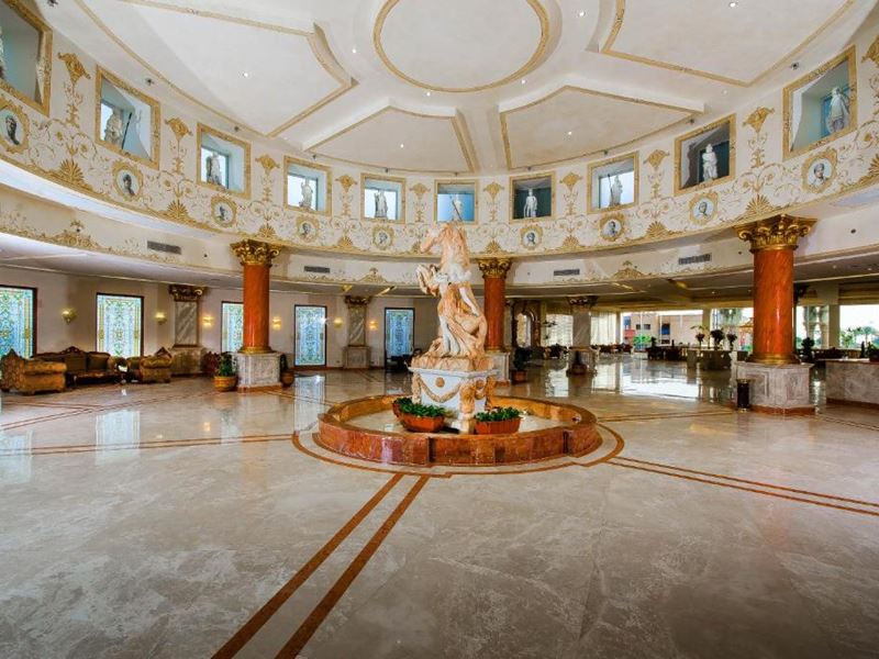 Titanic Palace &amp; Aqua Park fuajee