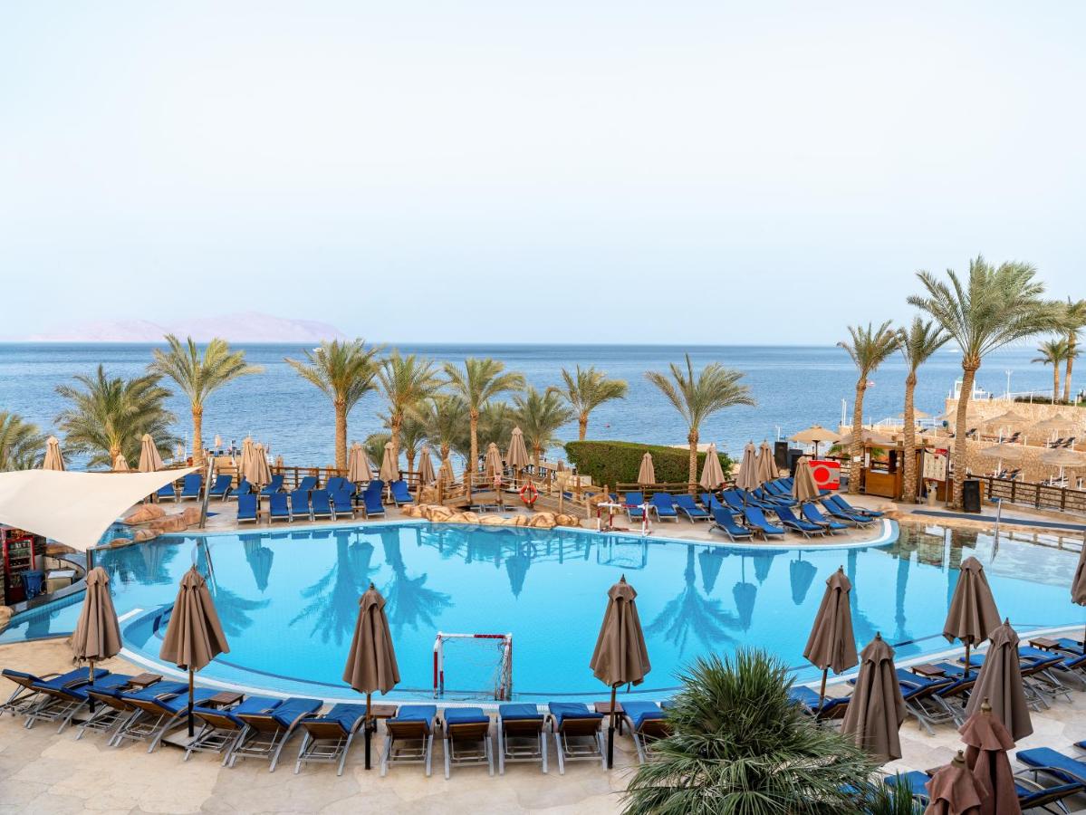 Xperience Sea Breeze Resort bassein Punase mere ääres
